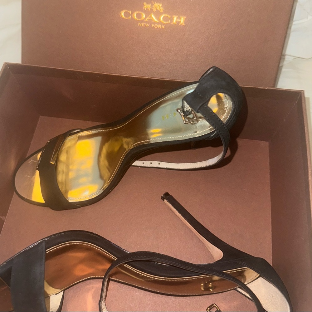 Hampton Nubuck Coach Heels